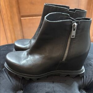 Sorel Black Leather Ankle Booties. Joan of Arctic Wedge II Zip Bootie Sz 7.5
